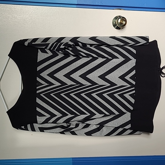 M.I.K.O. Ladies Top - Picture 3 of 5